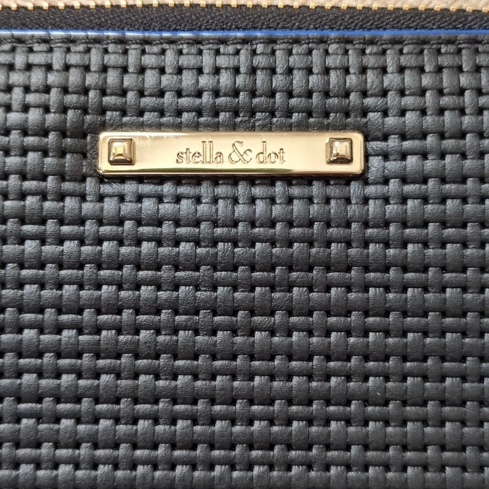 Stella & Dot Mercer Zip Wallet In Black Weave
